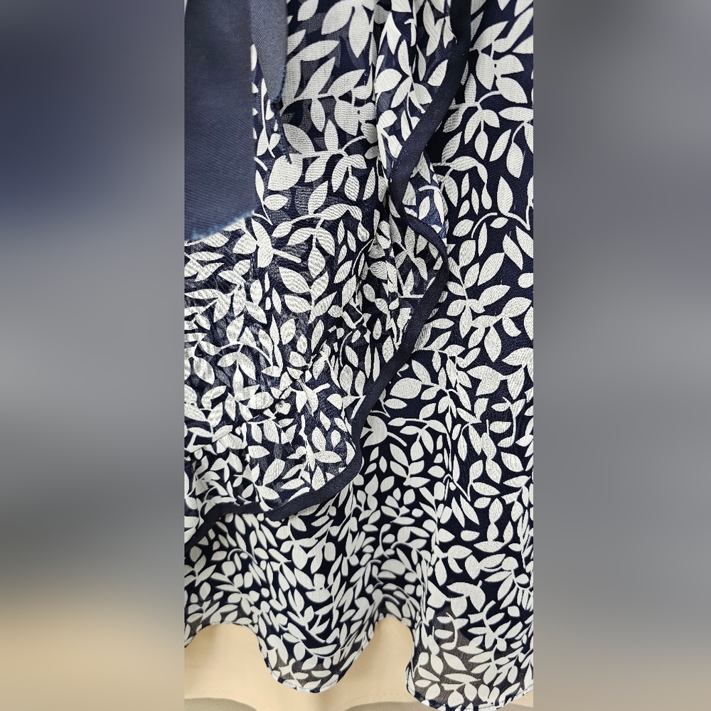 Dressbarn Women's Navy White Leaf Print Faux Wrap Dress Size 14 Boho - Picture 10 of 13